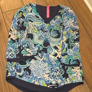 NWOT long sleeve reversible florin top